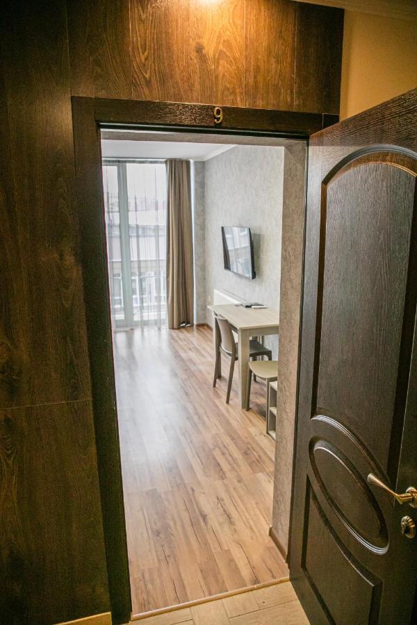 Alina Hotel & Hostel Uzhhorod Εξωτερικό φωτογραφία